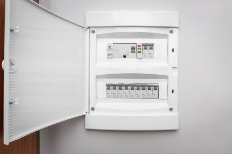 Le diagnostic électricité complète l'audit énergétique du logement.